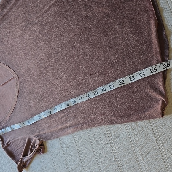 PAIGE "Charlie" V-Neck T-shirt - Picture 5 of 11